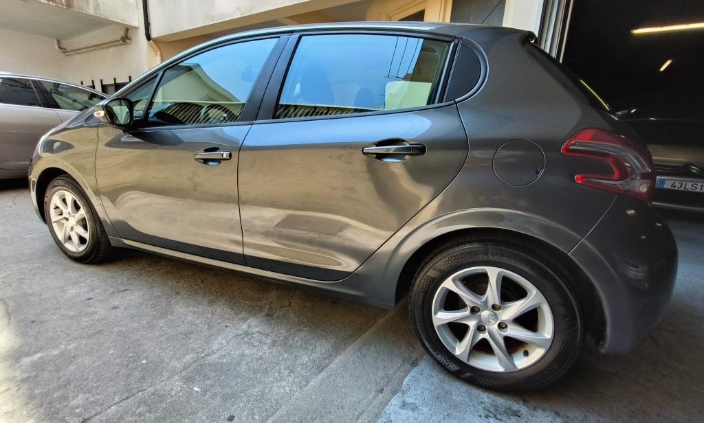 Peugeot 208 1.2Vti 2013 apenas 130 mil kms