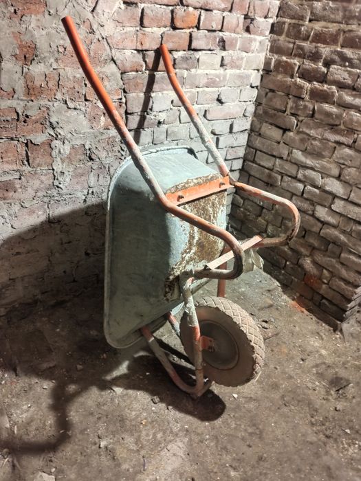 Будівельна тачка на колесі самовивіз КРОК