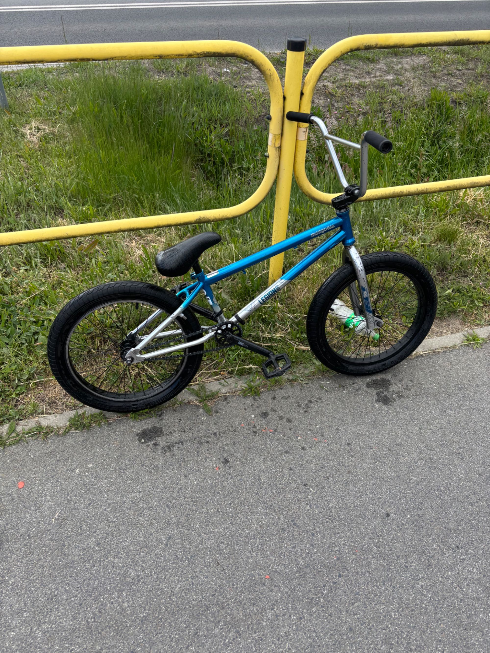 Zadbany bmx w bardzo dobrym stanie, nie posiada żadnych wad