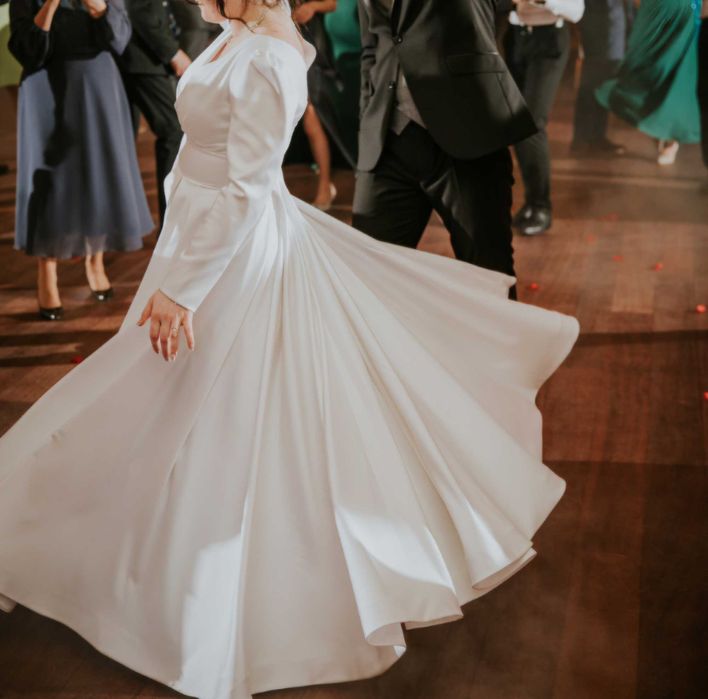 Suknia ślubna z odpinanym trenem rozmiar 38/40