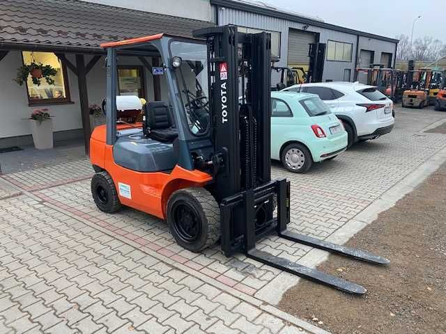 Wózek widłowy Toyota 02-7FGF30, 3t, LPG, 2002r, Triplex 4,3m, Automat