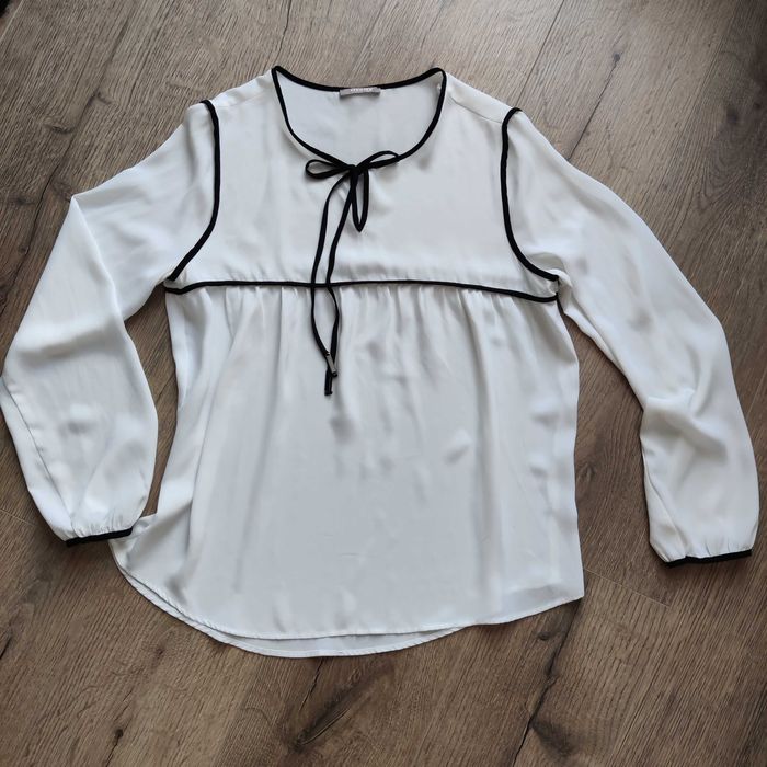 Biała bluzka oversize z czarną lamówką- Orsay - S / 36