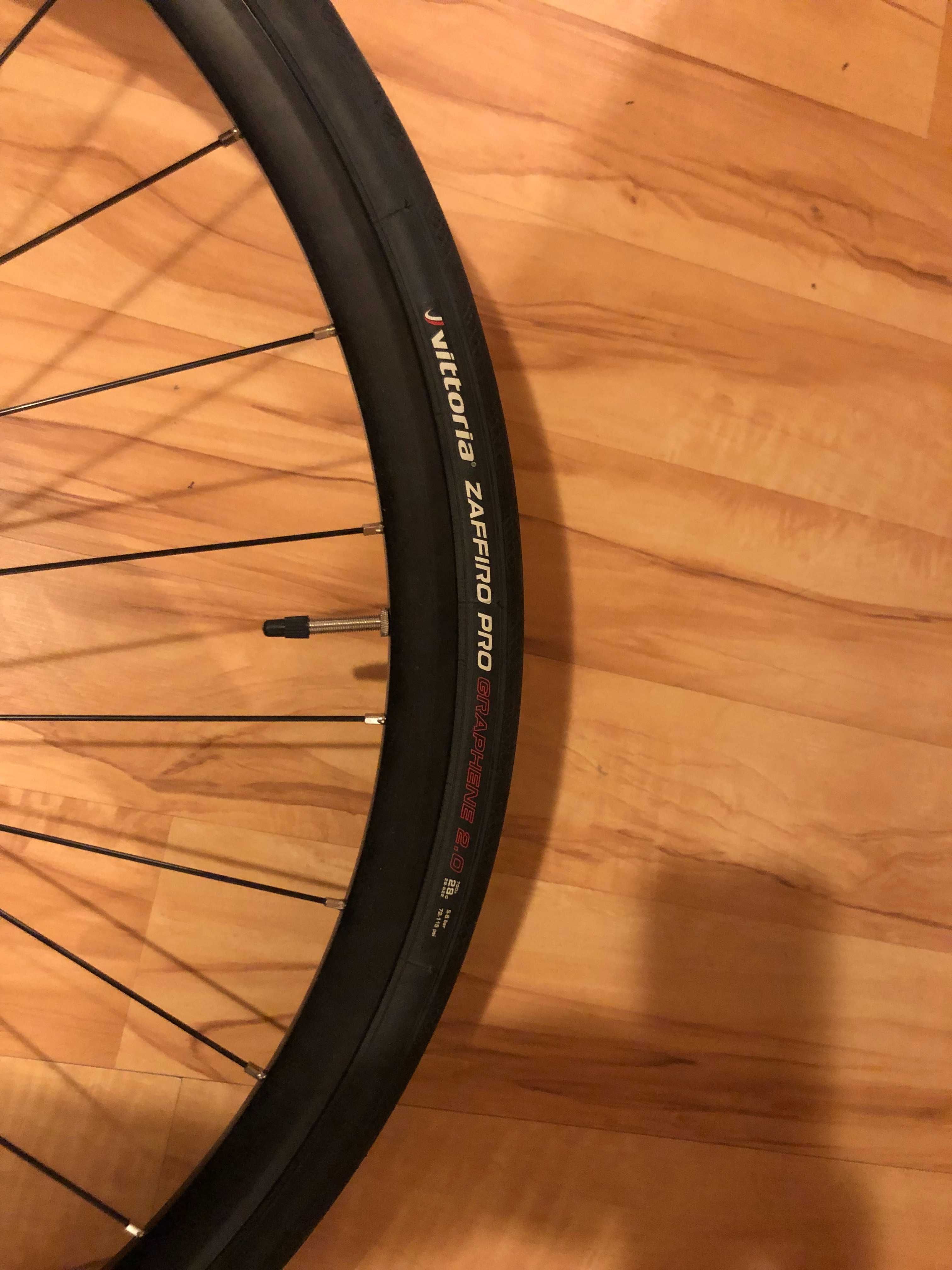 Komplet całe Koła Fulcrum racing 9 (900) db pod osie 12 mm,tarcze opon