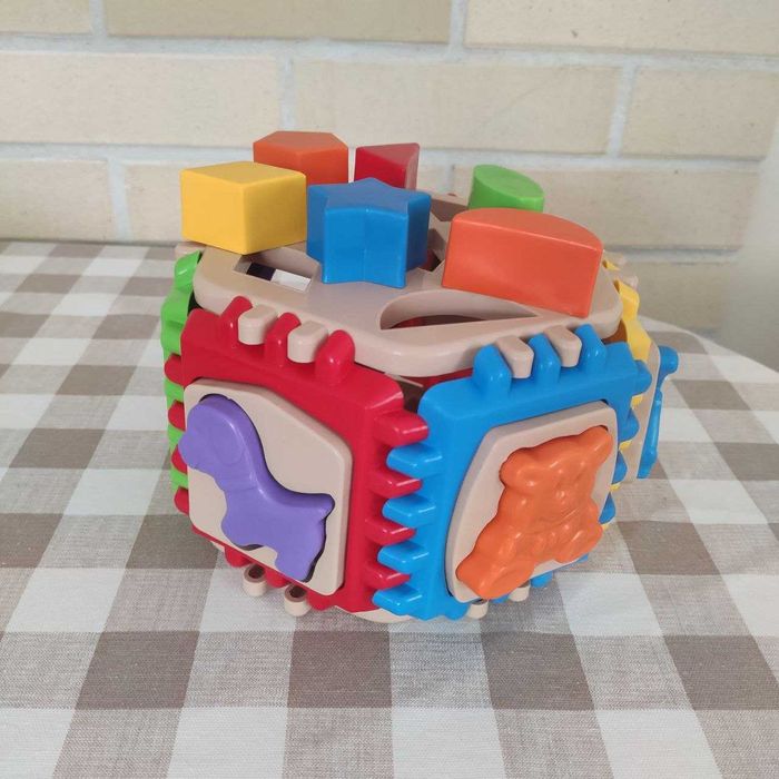 Розвиваюча іграшка сортер