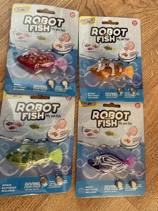 Робо рибка при зануренні у воду включається,