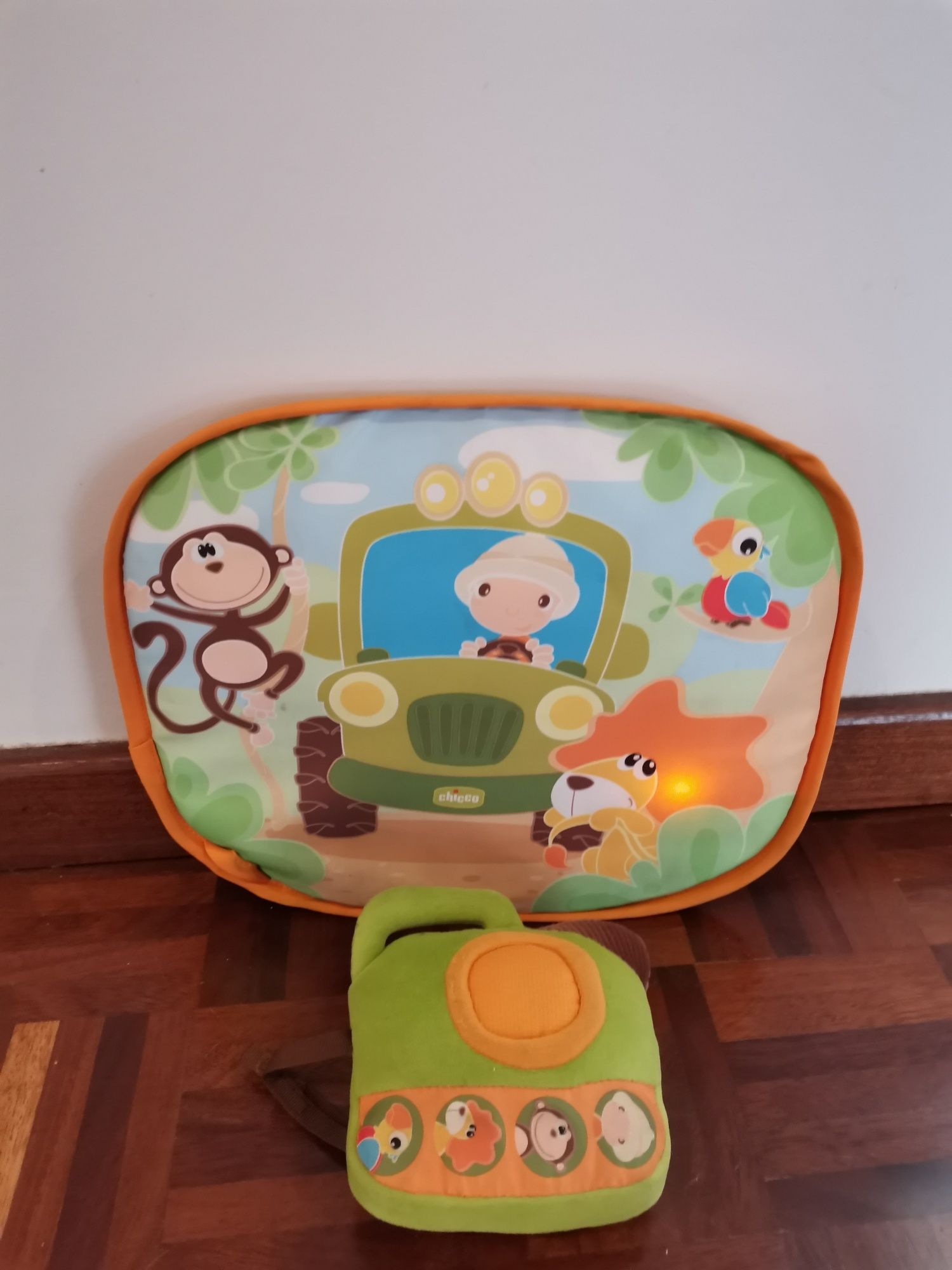 Brinquedo Chicco com música