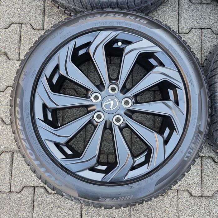 Koła zimowe Oryginalne Lexus UX200 UX250h UX300h 2019+ Pirelli jakNOWE