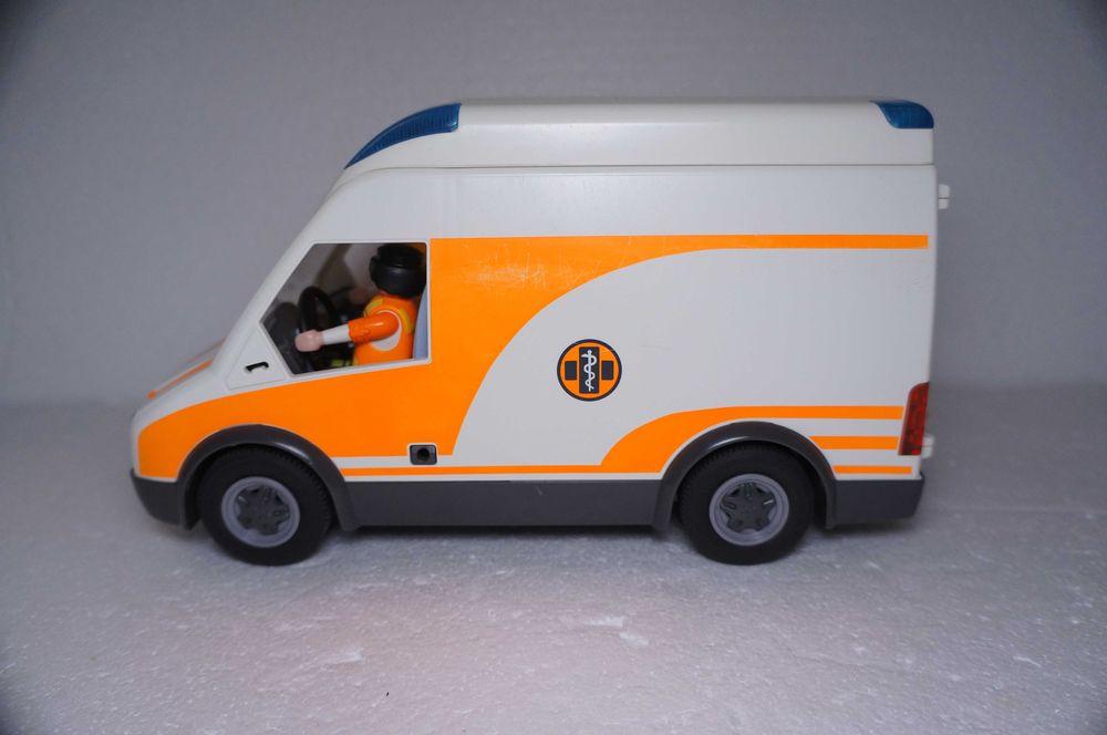 Playmobil 932 Pogotowie Karetka Ambulans NOWY model Światło i Dźwięki