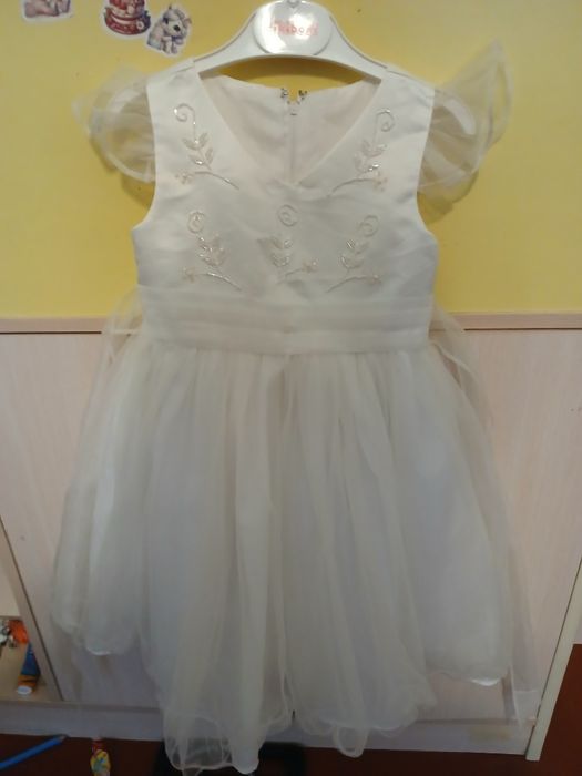Білі платтячка святкові платтячка  розмір різний