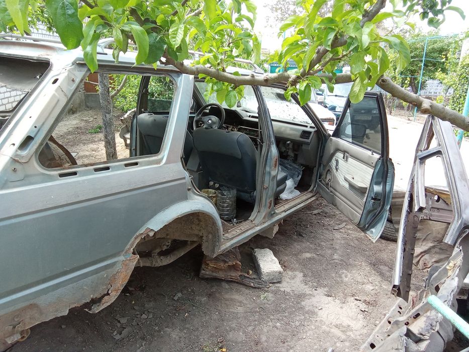 Продам задні стойки bluebird