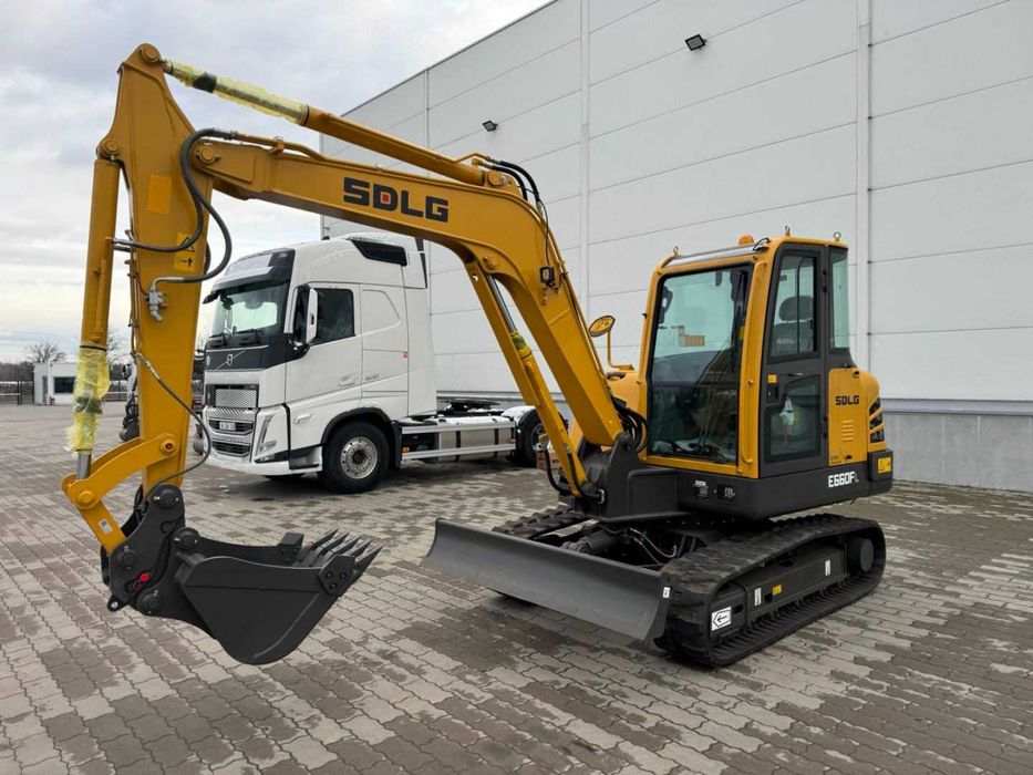 Гусеничний міні-екскаватор SDLG E660FL