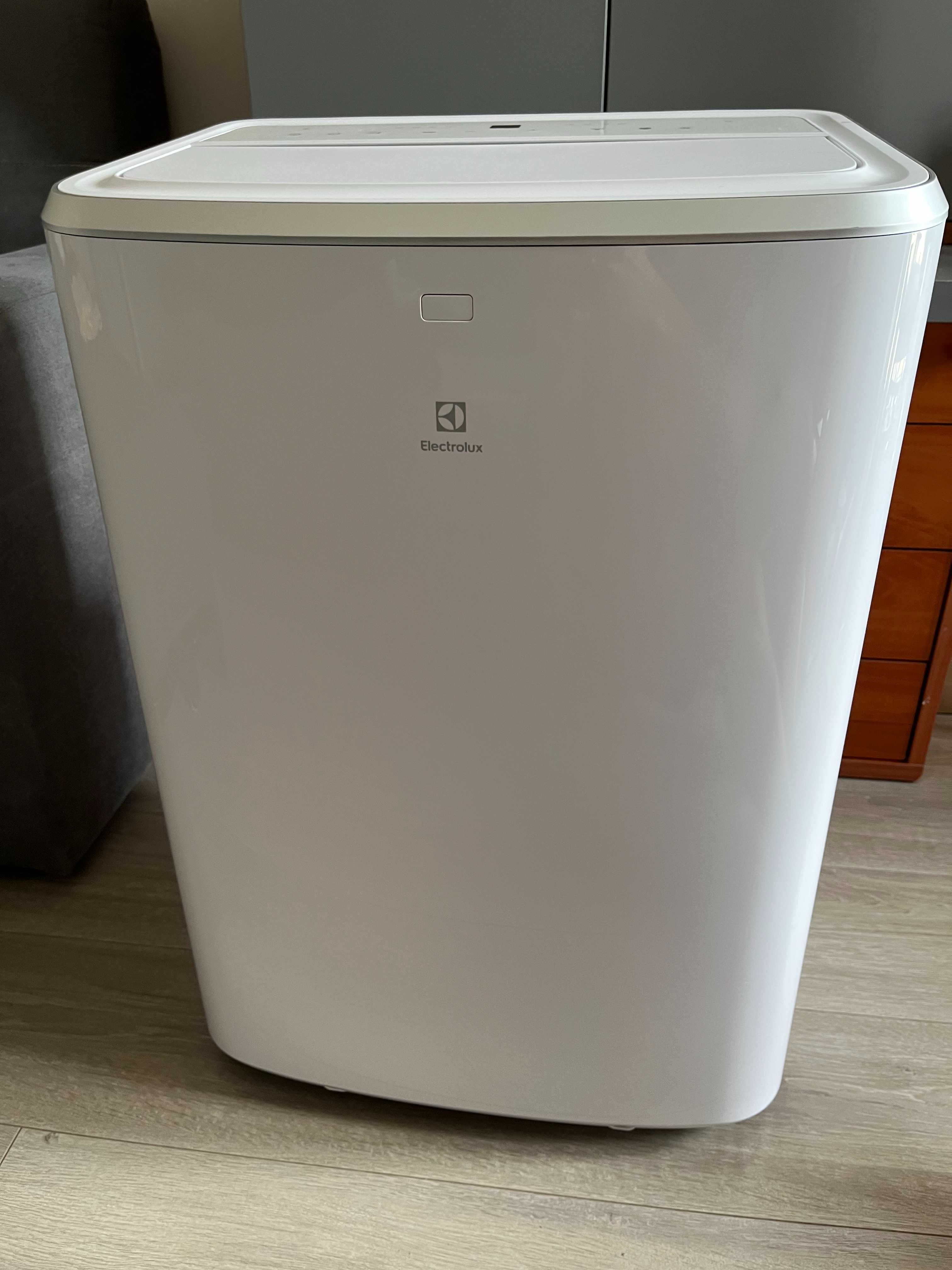 Klimatyzator przenośny Electrolux EXP34U339CW (WiFi) + EWKIT5