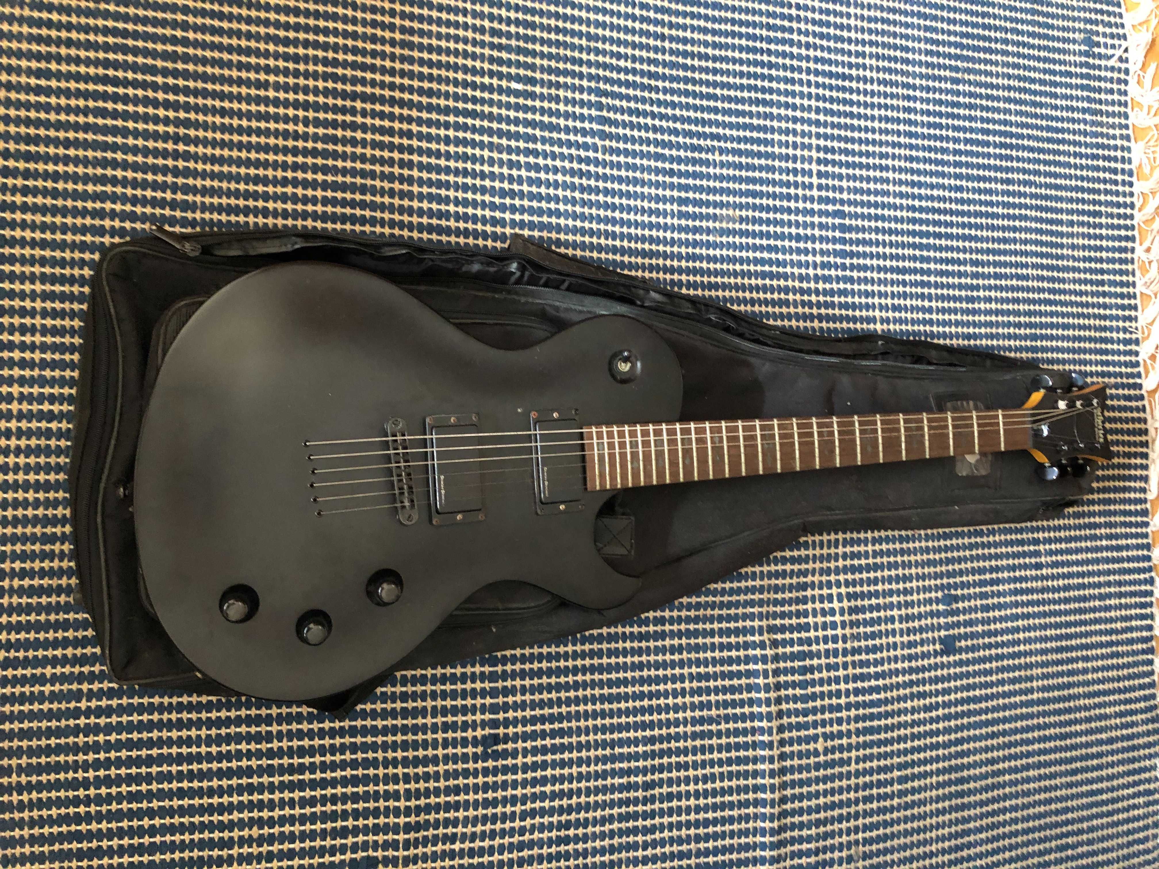 Guitarras, amplificadores e pedaleira