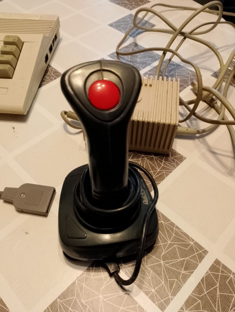 Commodore 64 oraz kasety używane zestaw