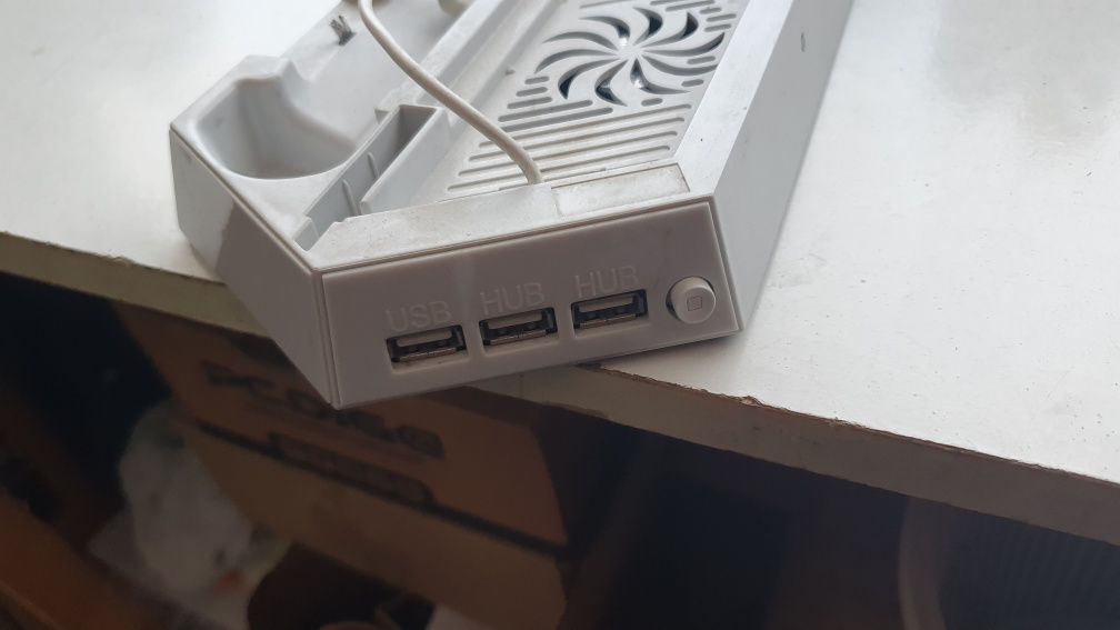 Bases Refrigeração PS4 FAT com carregamento 2 comandos e 3 USB