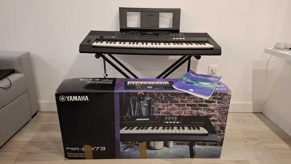 Yamaha PSR e473 + Suporte + Cabo MIDI
