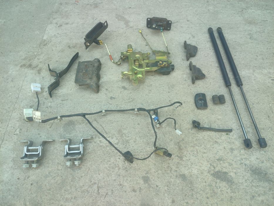 Продам замок крышки багажника на SsangYong rexton