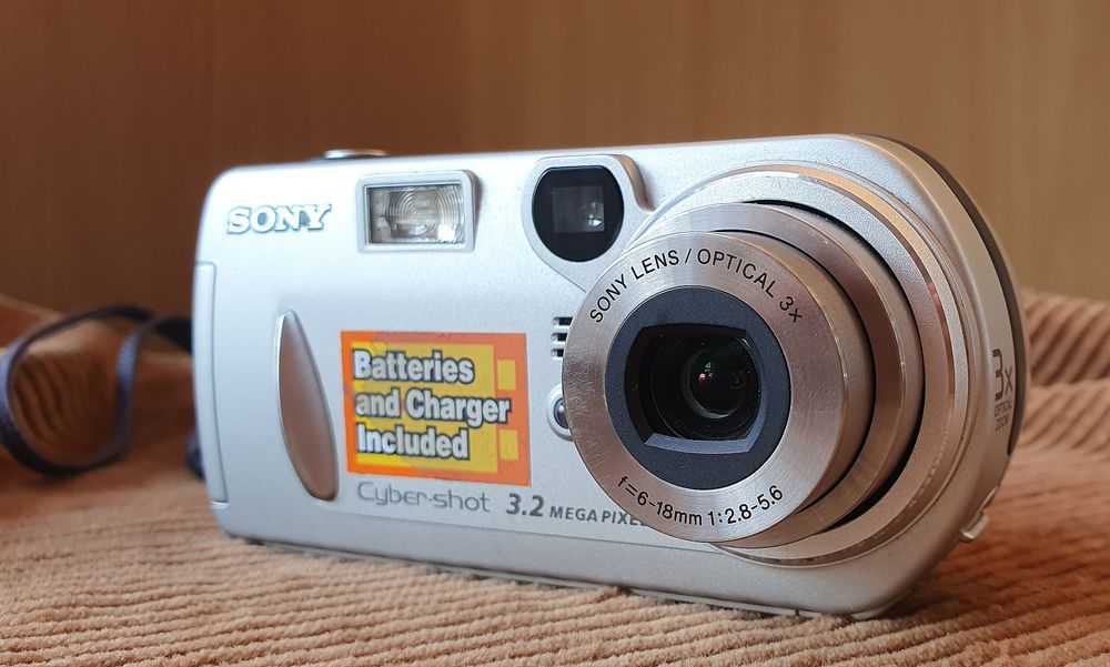 Sony Cyber Shot DSC P72 Цифровий фотоапарат + чохол