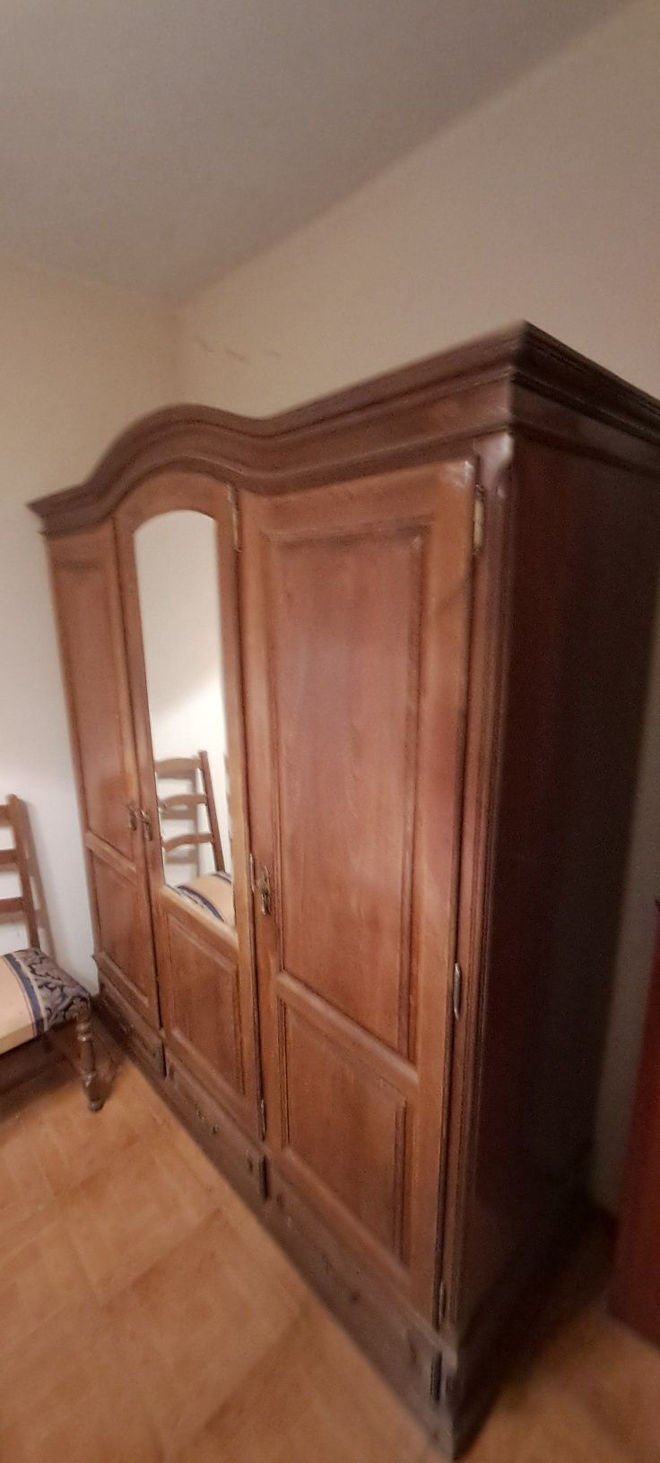 Vendo Excelente quarto completo, madeira maciça