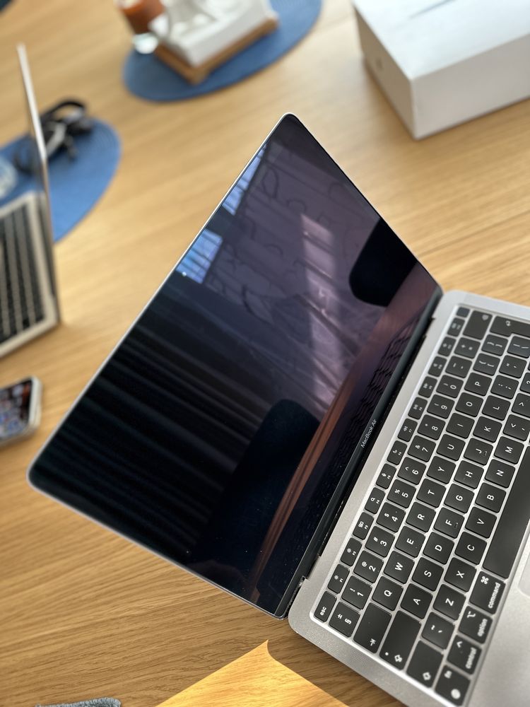 apple MacBook Air M1 8GB 256GB SSD gwiezdna szarość 03.2021 ideał