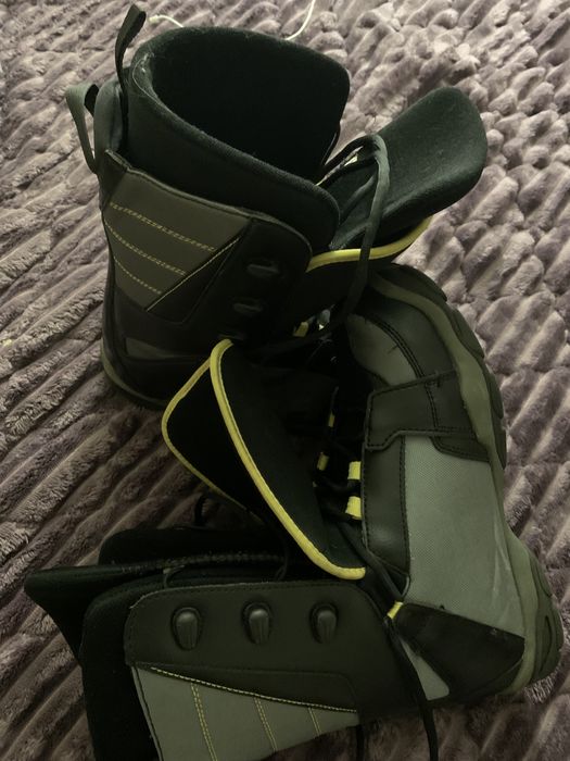 Сноуборд Rossignol з кріпленнями Burton, ботинками та чохлом