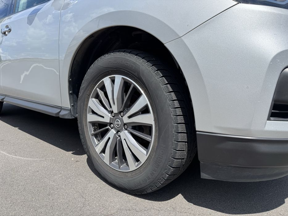 Nissan Pathfinder 2017 року на 4х4