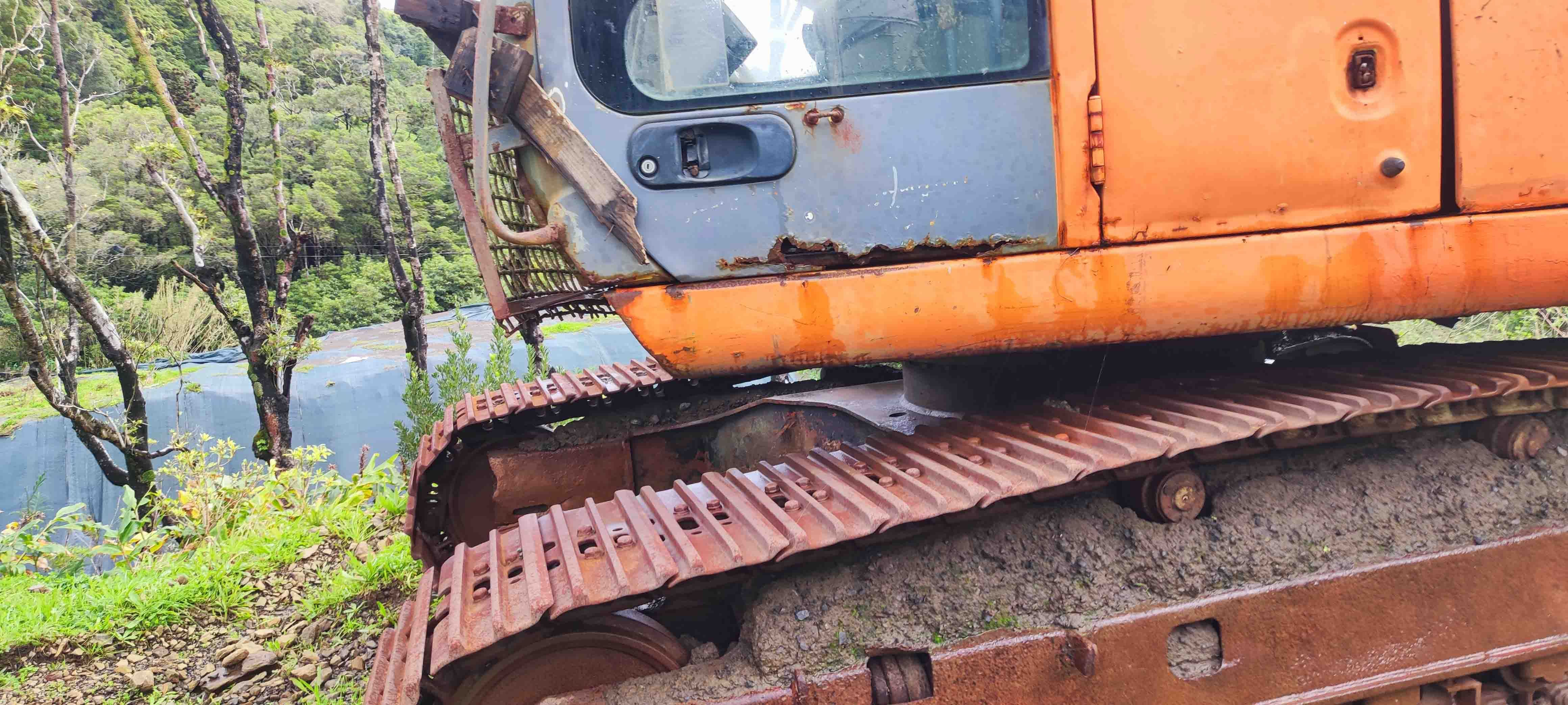 Escavadora de Rastos Hitachi 210