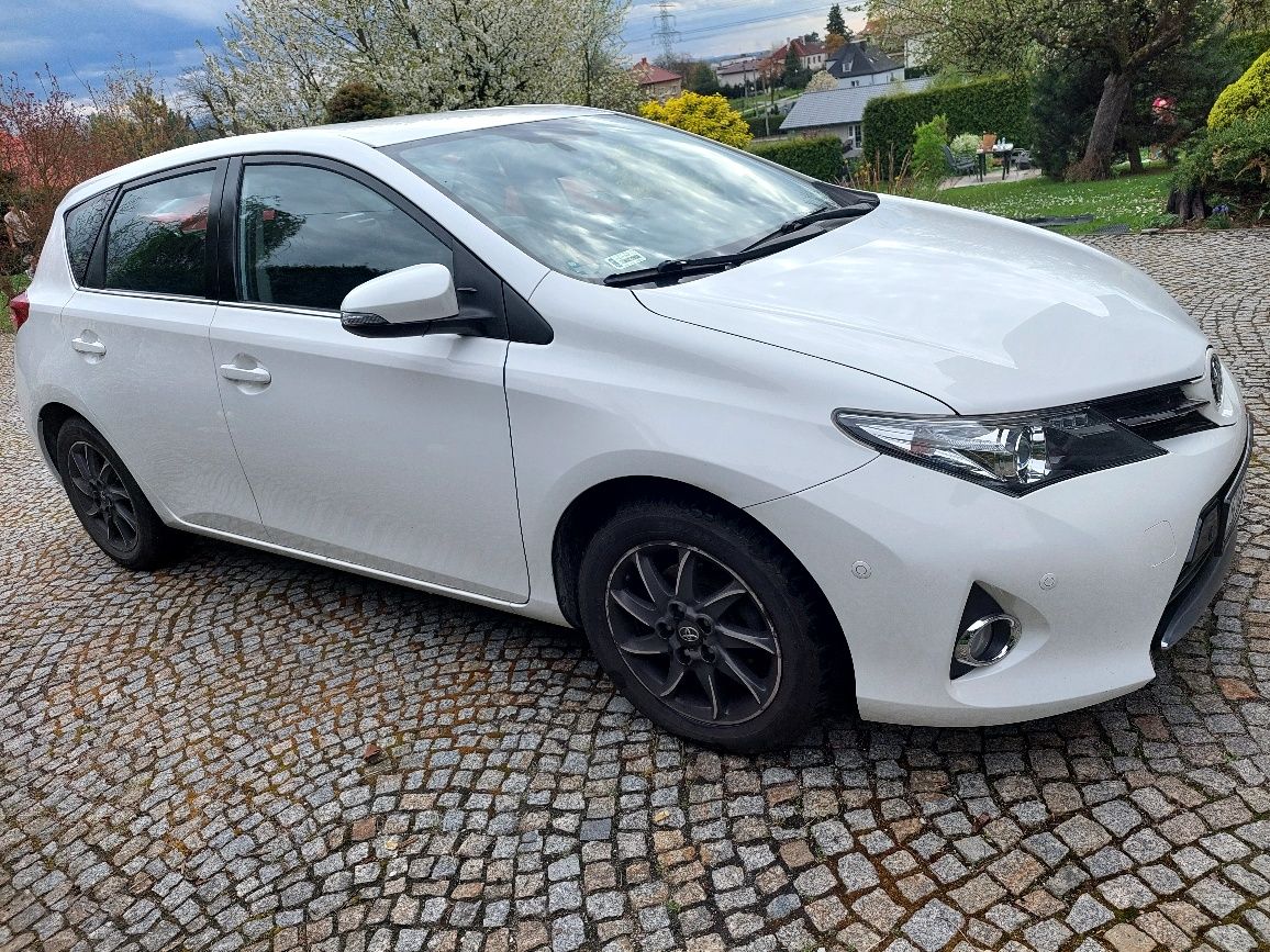 Samochód osobowy Toyota Auris w gazie