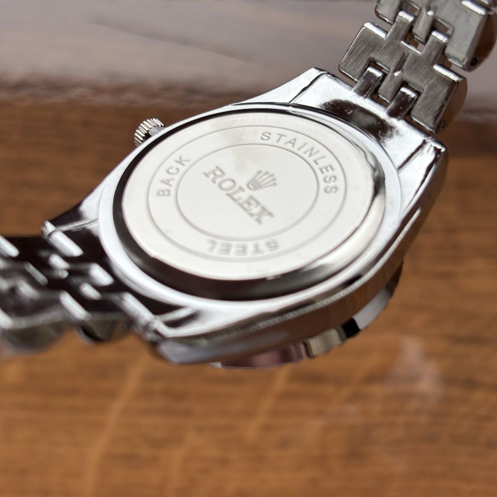 Жіночий годинник Rolex Datejust на браслеті сріблястого кольору