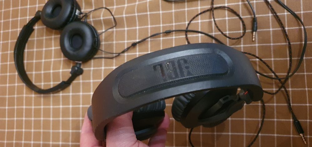 Навушники JBL та AKG