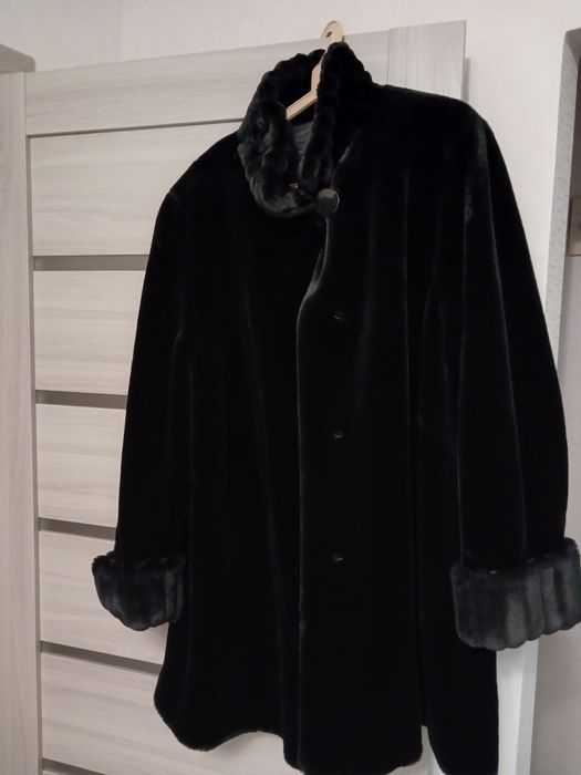 Шуба из экомеха.