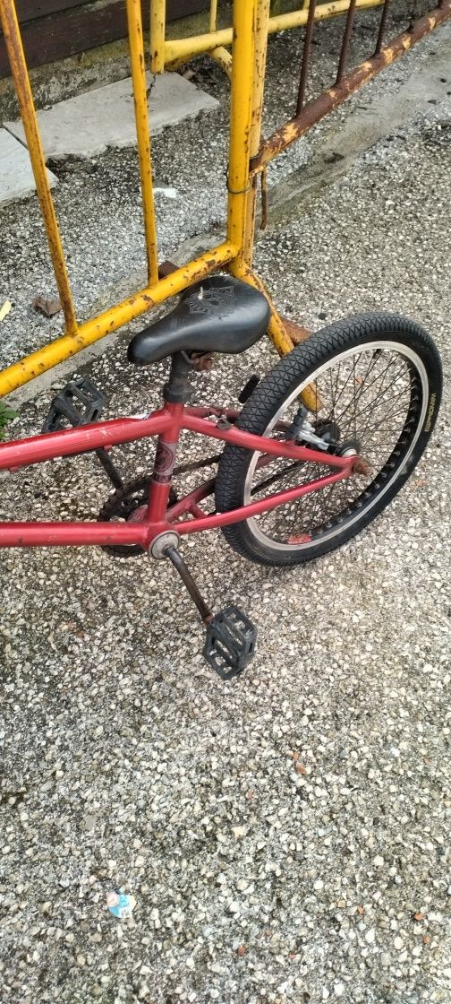 Vendo BMX vermenha