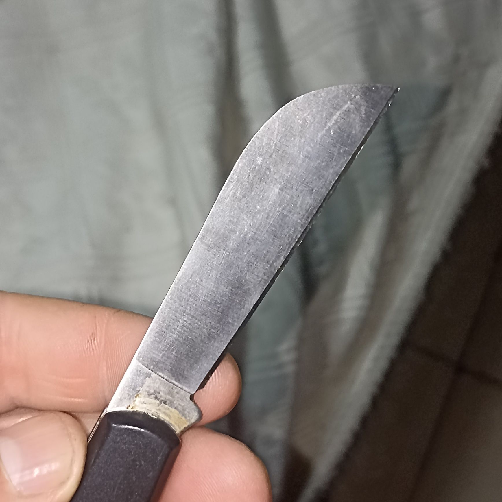 Navalha nova com lamina grossa afiada