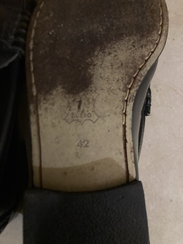 Sapatos pretos n 42 com sola em couro