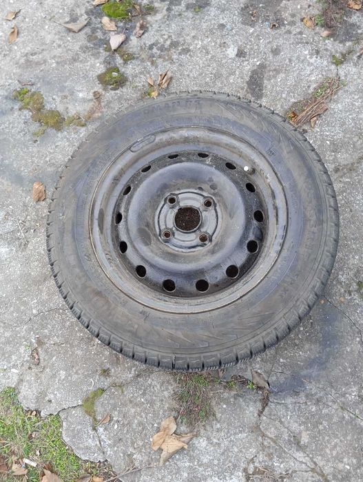 Зимние шины Nokian RS2 195/65 R15 — с дисками + колпаки