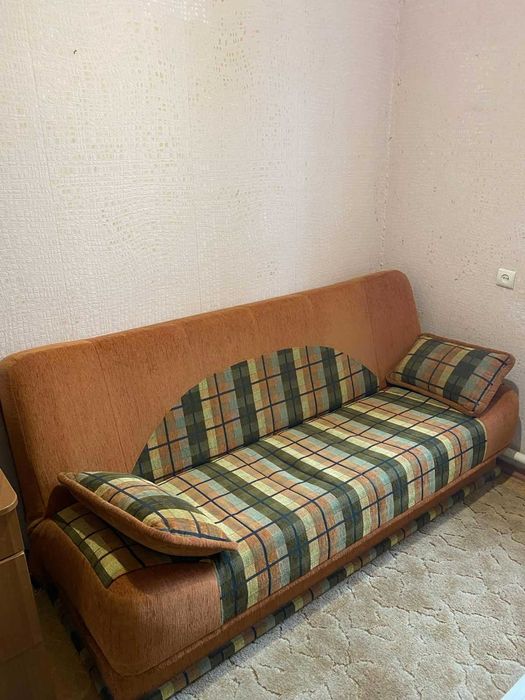 Продам диван (раскладной,пружинный)