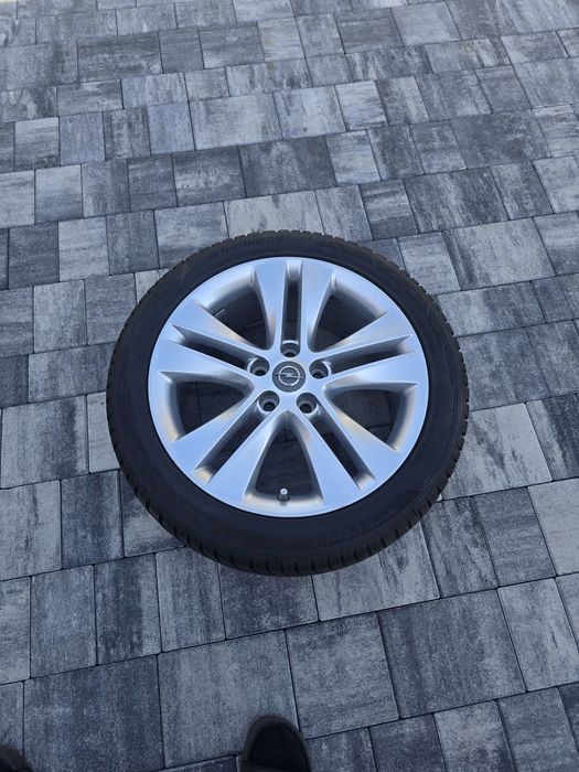 Opony zimowe Hankook 235/45R18