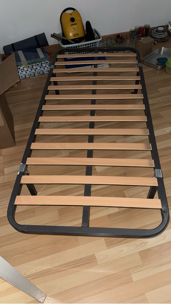 Estrado de ripas com pés