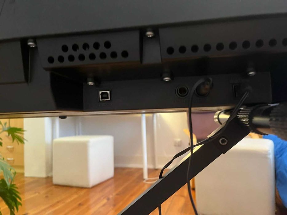 Piano Digital Yamaha P-45B + Suportes para Piano e Partituras