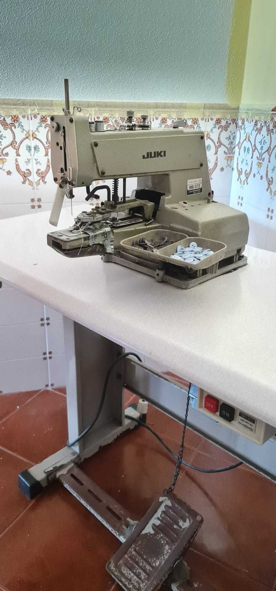 Máquina de pregar botões JUKI