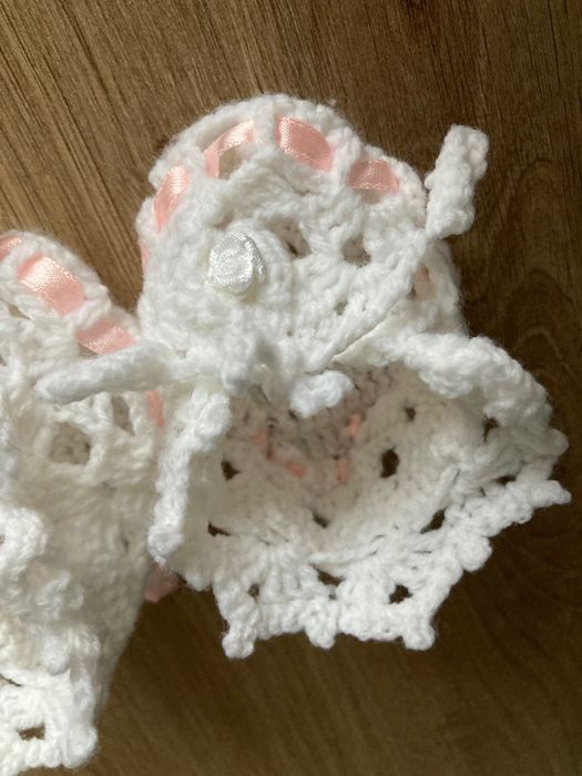 Czapka, buciki 2 pary i opaska do chrztu