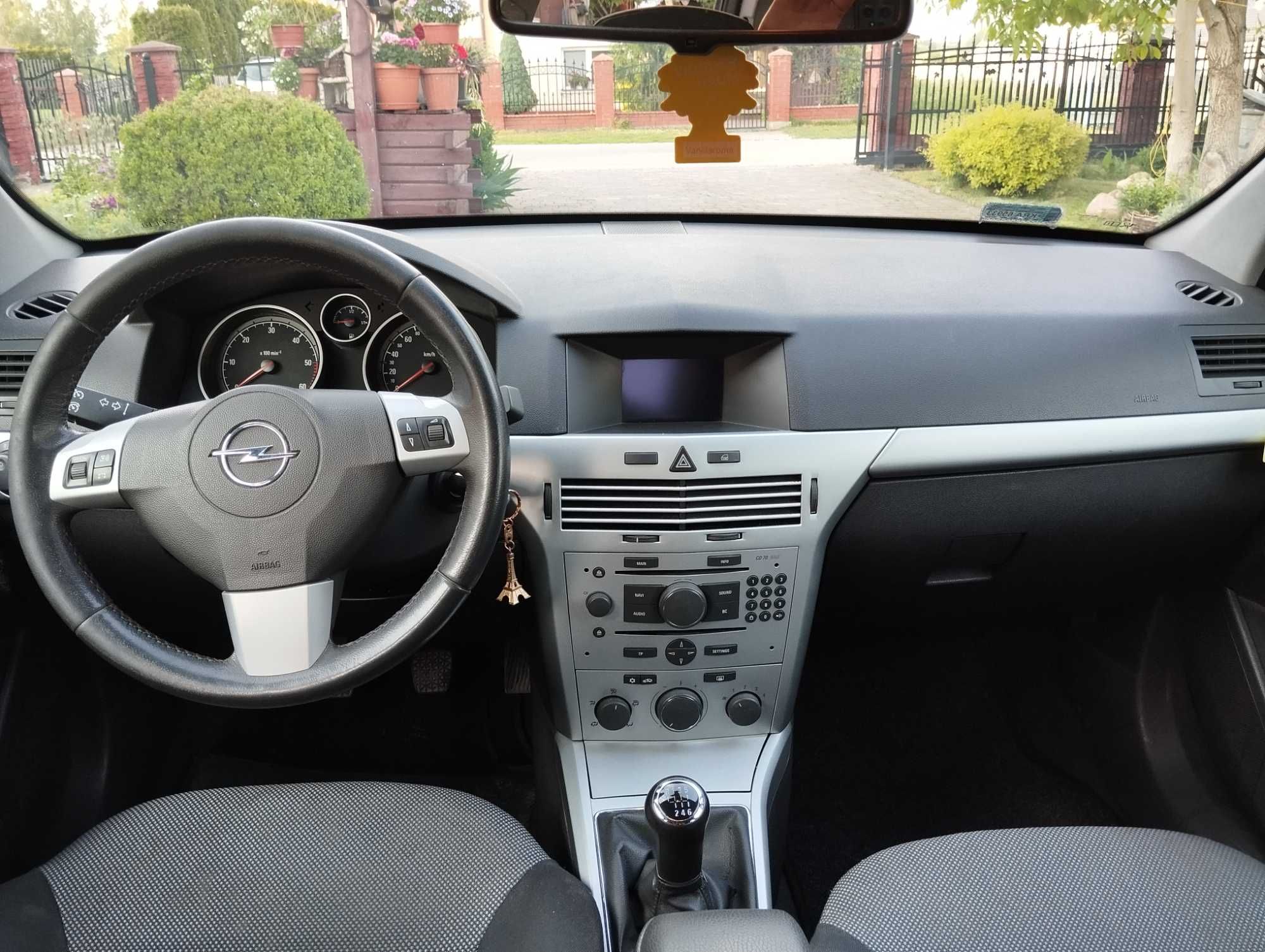 Opel Astra H Kombi 1.9CDTI 8v 120KM skrzynia 6-B 298tyś km 2009r KLIMA