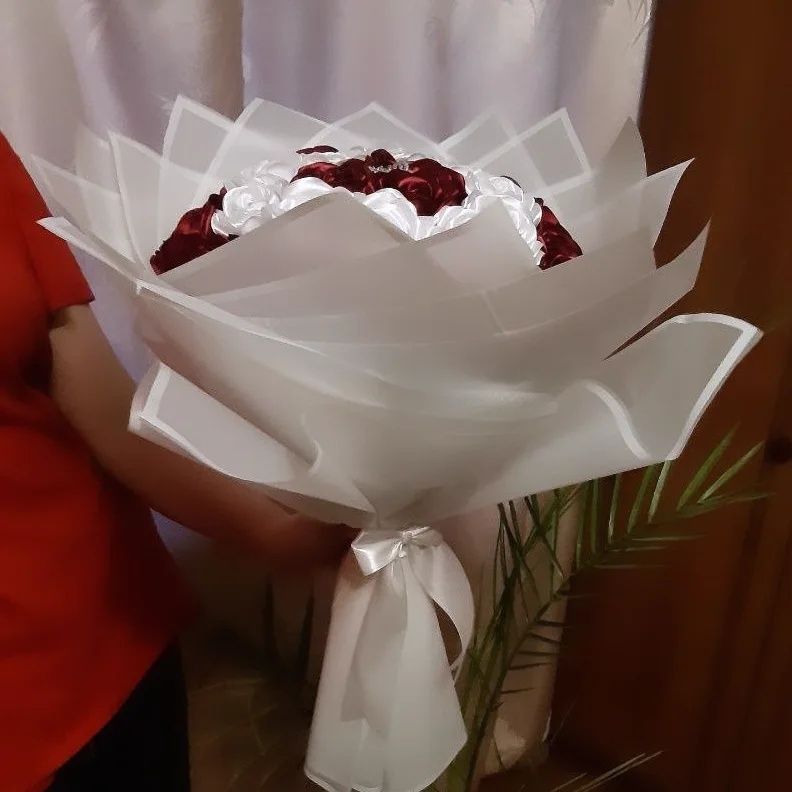 Троянди з атласної стрічки