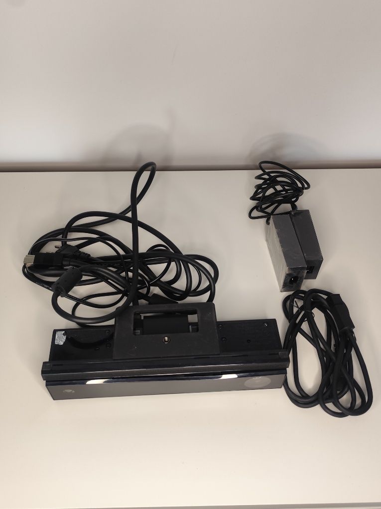 Konsola Xbox One X 1TB napęd + pad + sensor Kinect