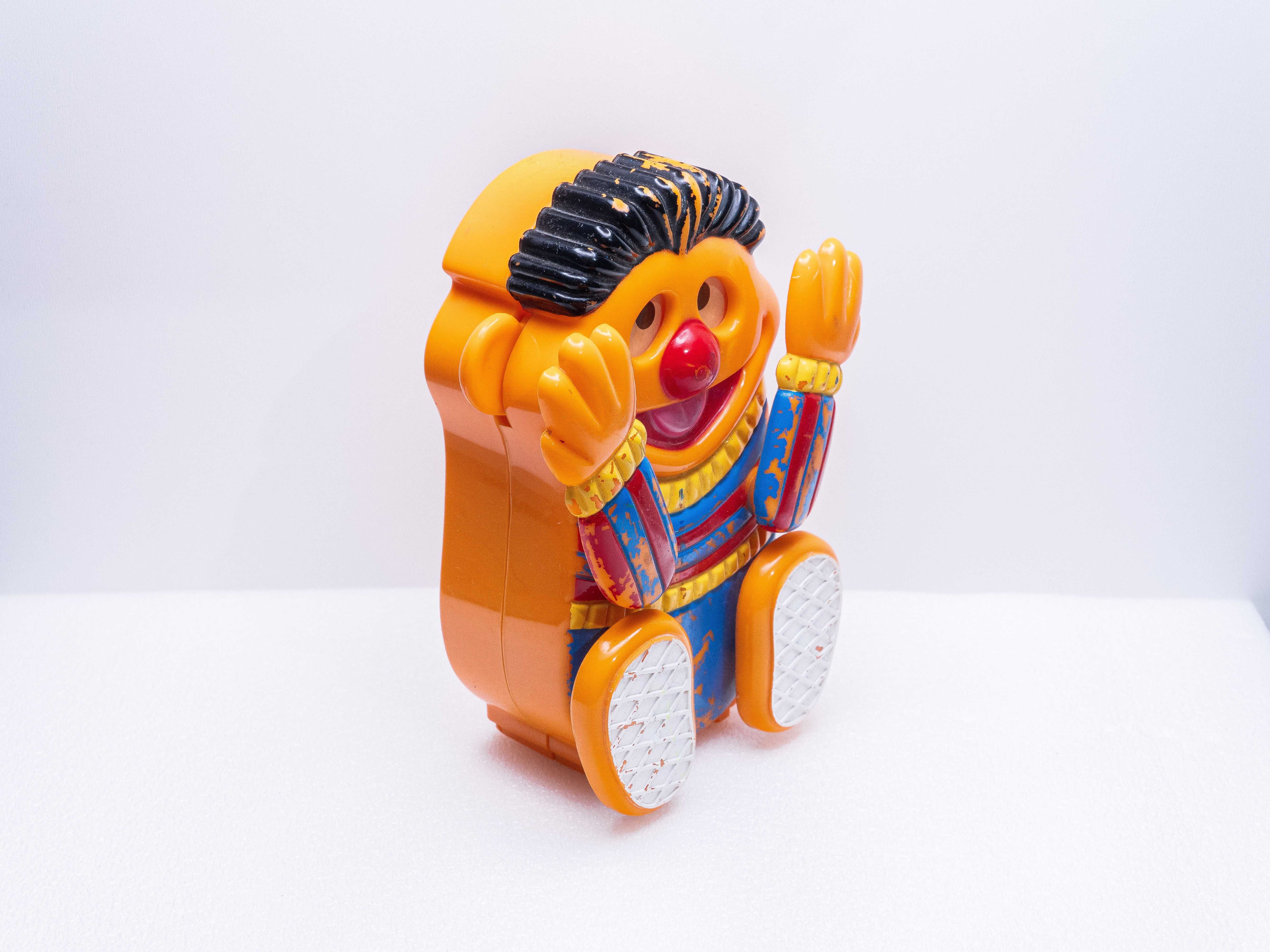 Pozytywka TYCO Preschool Ernie Peek A Boo Ulica Sezamkowa z lat 80