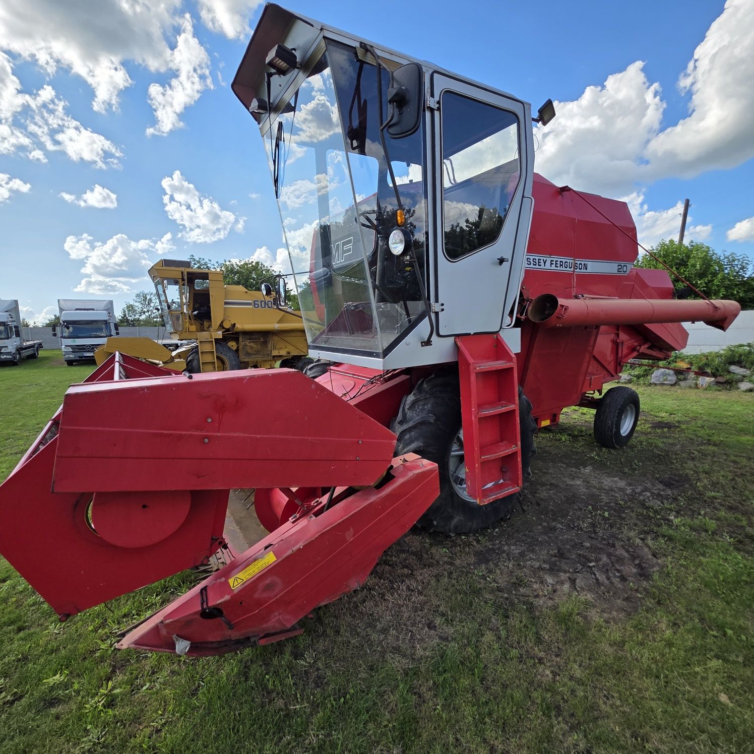 Комбайн зерно збиральний Massey Ferguson 20 з Фінляндії