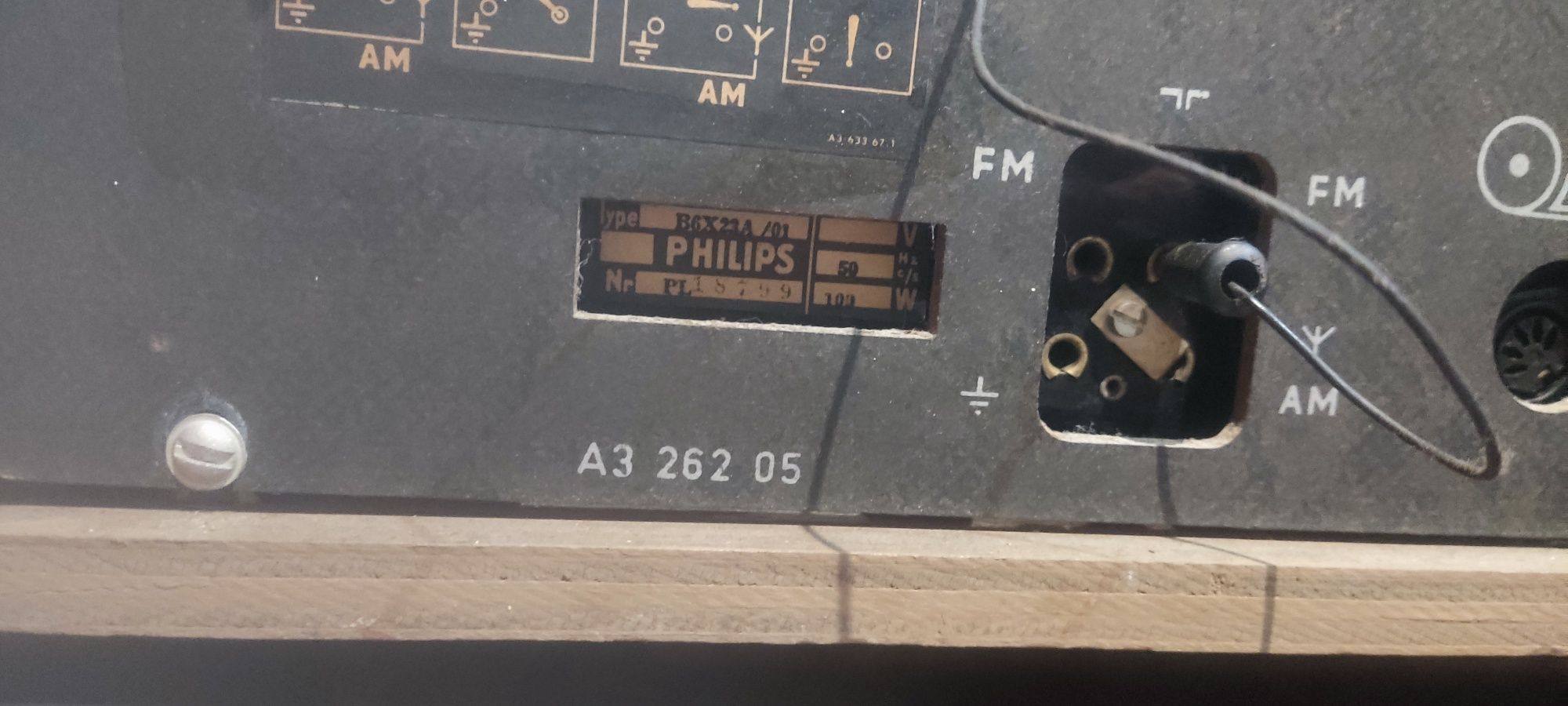 Radio antigo a válvulas