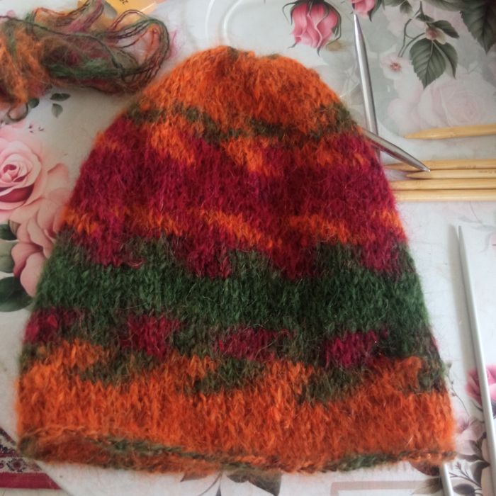 Czapka ręcznie robiona handmade 70% moher YarnArt Crazy jesienny kolor