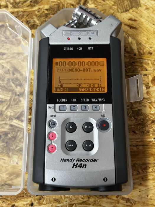 Zoom H4n recorder