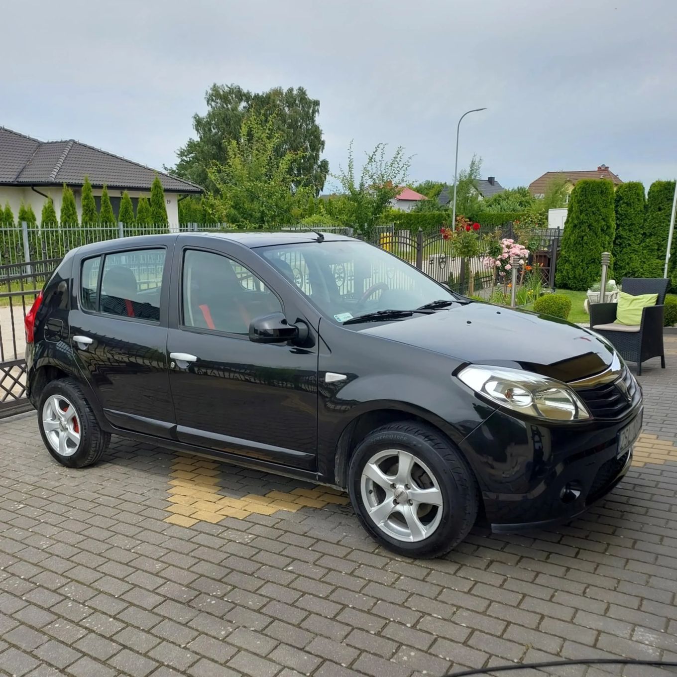 Dacia Sandero Sprzedam Dacię Sandero 1,6 rok produkcji 2009. PIERWSZY WŁAŚCICIEL